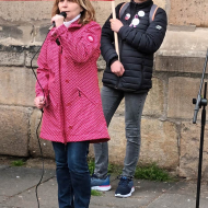 Květa Šlahůnková - celorepubliková předsedkyně Levicového klubu žen při projevu na demonstraci