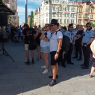 Pohled na část demonstrujících