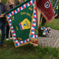 Praporečníci jednotlivých organizací u Památníku vyhnání českých občanů z českého pohraničí, Plzeň 26.9.2024