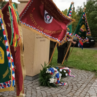 Praporečníci jednotlivých organizací u Památníku vyhnání českých občanů z českého pohraničí, Plzeň 26.9.2024