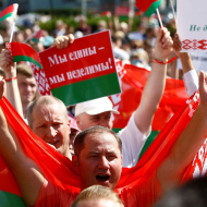 16.08.2020 demonstrace na podporu prezidenta Lukašenka v Minsku na náměstí nezávislosti