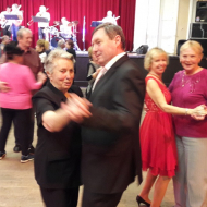 Europoslanec MUDr. Maštálka tančí s předsedkyní Krajské rady Levicového klubu žen Andělou Kalašovou