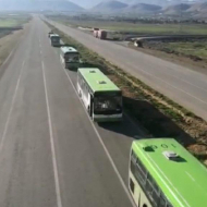 Autobusy vyslané syrskou vládou pro urchlíky do lágru Ar-Rukban 1.3.2019